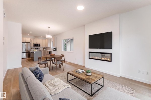 Kitchen - 10916 & 10918 154 Street Nw, Edmonton, AB T5P2J9 Photo 3
