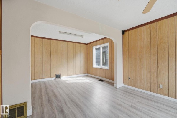 Primary Bedroom - 10917 96 St Nw, Edmonton, AB T5H2K4 Photo 5