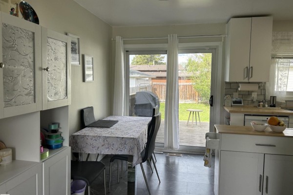 Kitchen - 10924 30 St Nw, Edmonton, AB T5W1V9 Photo 3