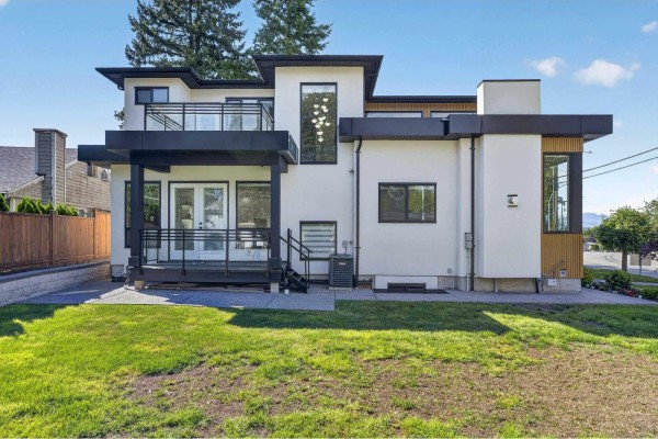 10925 Oriole Drive, Surrey, BC V3R5A4 Photo 3