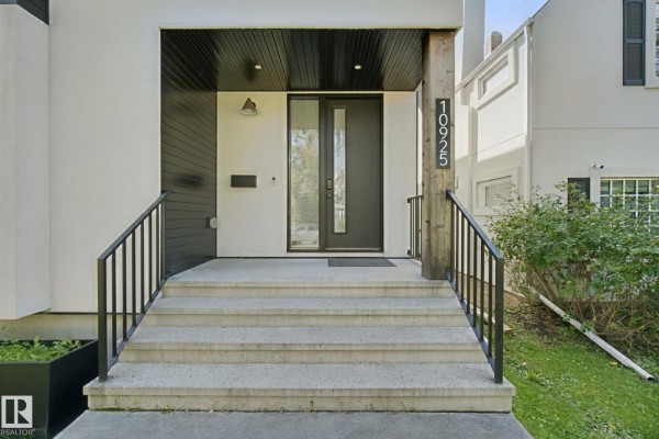10925 University Av Nw, Edmonton, AB, photo 2