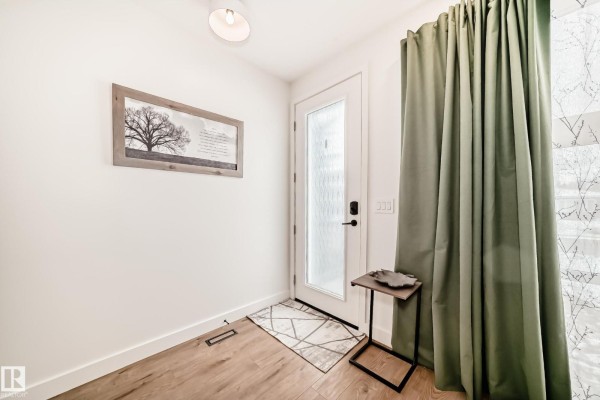 Family room - 10936 117 St Nw, Edmonton, AB T5H3N6 Photo 4