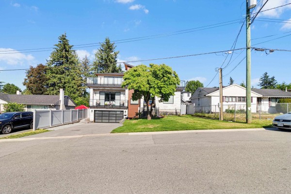 10936 128a Street, Surrey, BC V3T3G2 Photo 3