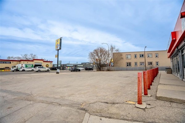 1094 Notre Dame Avenue, Winnipeg, MB R3E0N7 Photo 3