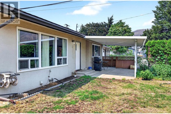 1094 Schreiner Street, Kamloops, BC, photo 2