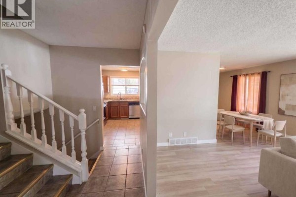 Primary Bedroom - 1095 Berkley Drive Nw, Calgary, AB T3K1S6 Photo 4