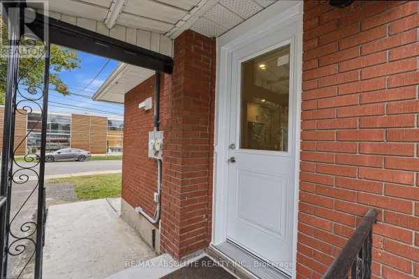 Primary Bedroom - 1095 Kenaston Street, Ottawa, ON K1B3P4 Photo 3