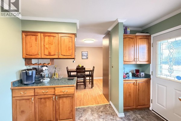 Foyer - 1095 Pigeon Avenue, Williams Lake, BC V2G2B8 Photo 4