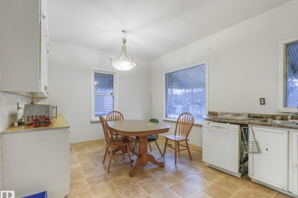 Den - 10958 108 St Nw, Edmonton, AB T5H3A7 Photo 5