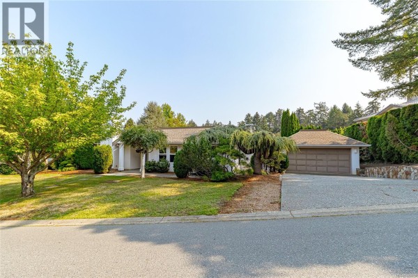 1096 Valewood Trail, Saanich, BC, photo 2