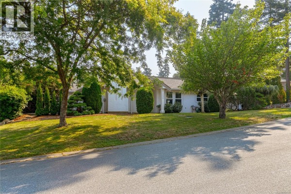 1096 Valewood Trail, Saanich, BC, photo 3