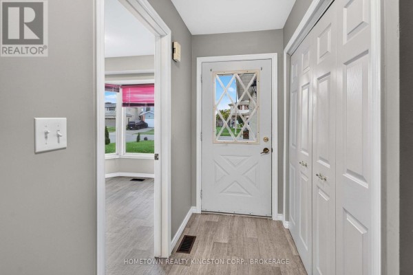 1096 Willowood Drive, Kingston, ON, photo 2