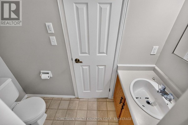 1096 Willowood Drive, Kingston, ON, photo 3