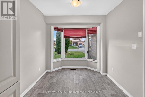 Kitchen - 1096 Willowood Drive, Kingston, ON K7P1Z3 Photo 5