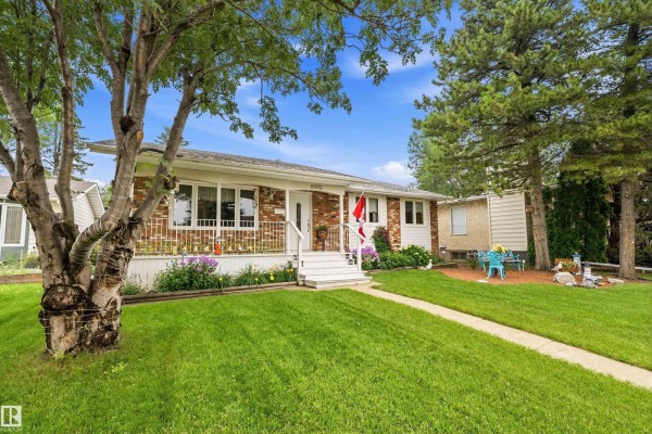 Family room - 10972 35 Av Nw, Edmonton, AB T6J2V3 Photo 4