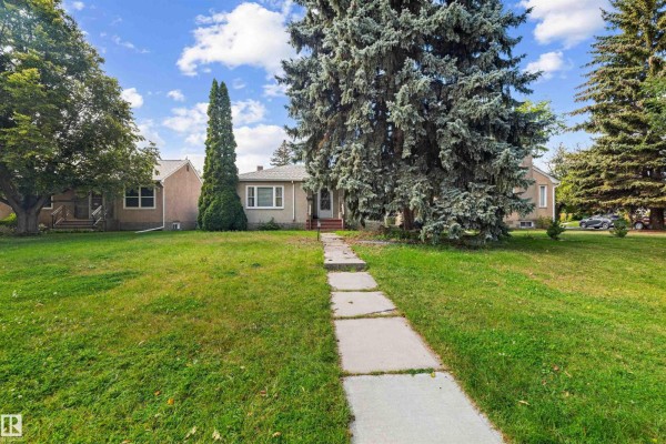 Kitchen - 10982 117 St Nw, Edmonton, AB T5H3N6 Photo 3