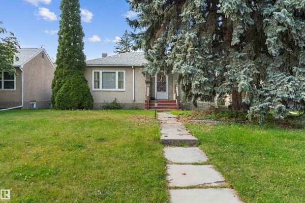 Primary Bedroom - 10982 117 St Nw, Edmonton, AB T5H3N6 Photo 4