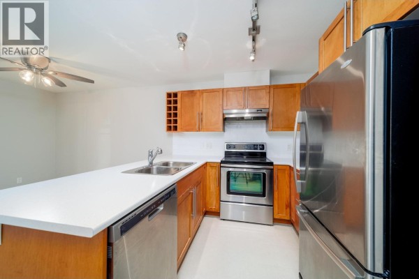 Den - 1099 Sunset Drive Unit# 224, Kelowna, BC V1Y9Z2 Photo 2