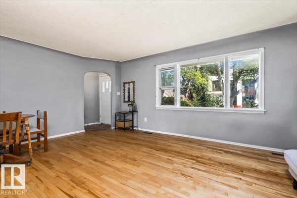 10990 135 St Nw, Edmonton, AB T5M1K2 Photo 4