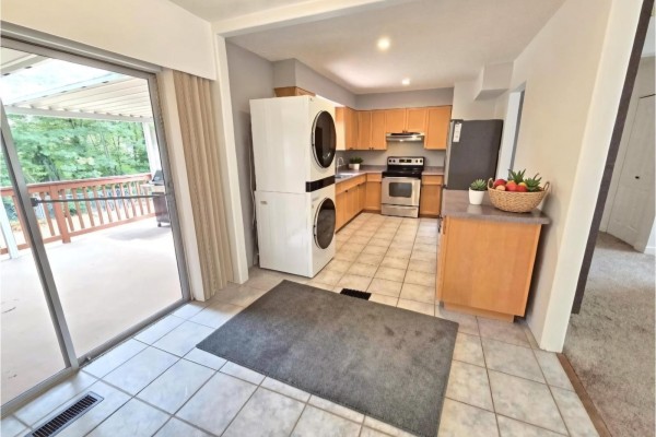 10992 132a Street, Surrey, BC V3T3Y4 Photo 4