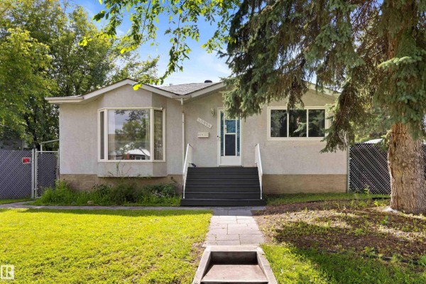Primary Bedroom - 10994 135 St Nw, Edmonton, AB T5M1K2 Photo 3