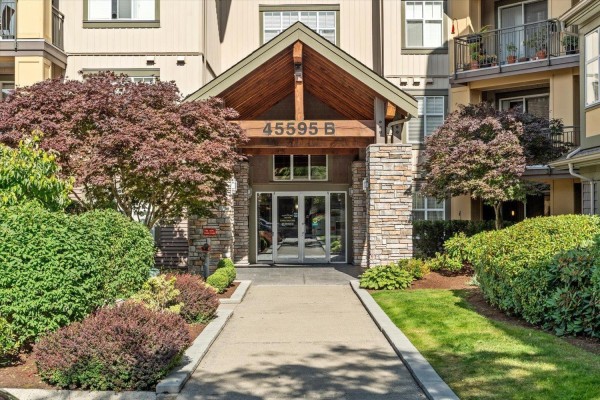 109b 45595 Tamihi Way, Garrison Crossing, Chilliwack, BC V2R0G3 Photo 5
