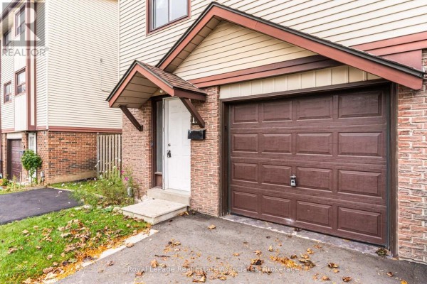 Laundry room - 11 - 11 Mccallum Court, Brampton, ON L6W3M4 Photo 5