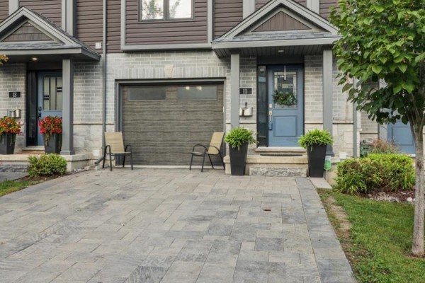 11 - 1110 Meadowlark Ridge, London South