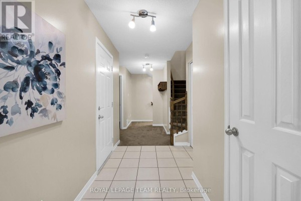 137 Corinth Private, Ottawa, ON K2E0A8 Photo 3