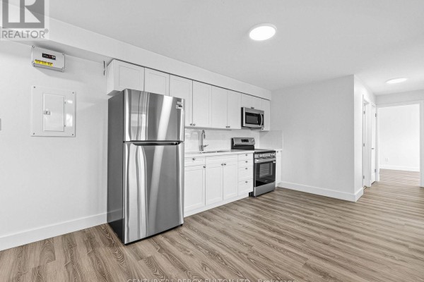 11 - 200 Garden Street, Whitby, ON, photo 2