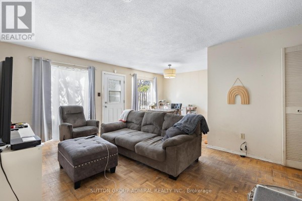 Primary Bedroom - 11 - 21 Four Winds Drive, Toronto, ON M3J1K7 Photo 4
