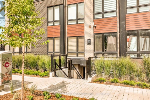 11 - 235 Mclevin Avenue, Toronto, ON, photo 3