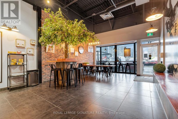 11 - 325 Central Parkway W, Mississauga, ON L5B3X9 Photo 4