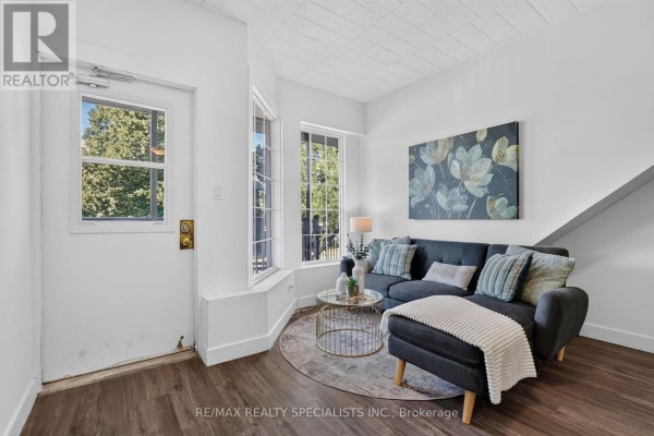 11 - 44 Queenston Street, St  Catharines, ON L2R2Y9 Photo 3