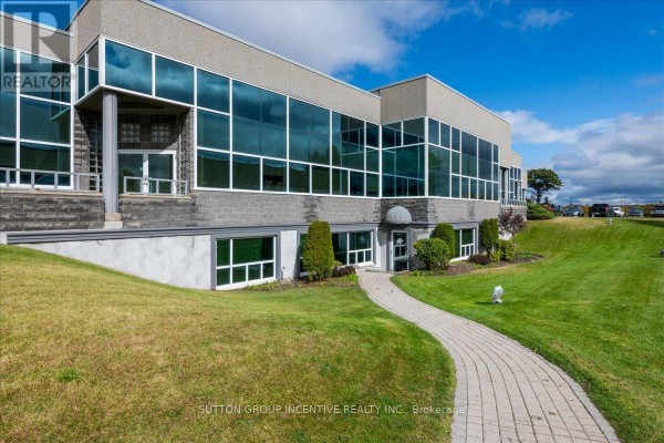11 - 47 Harley Court, Barrie, ON, photo 2