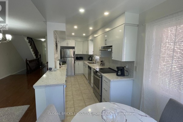 11 - 5255 Palmetto Place, Mississauga, ON, photo 2