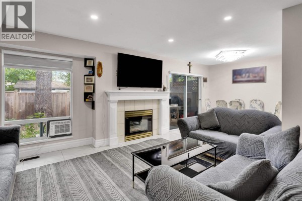 11 11875 210 Street, Maple Ridge, BC V2X7P3 Photo 4
