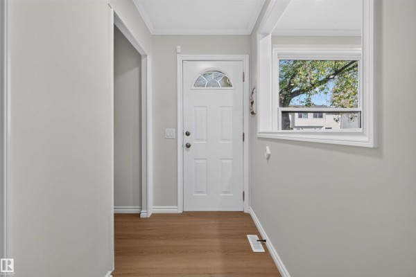 #11 2024 57 St Nw, Edmonton, AB T6L2Z3 Photo 4