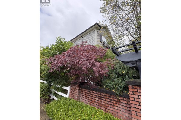 11 2495 Davies Avenue, Port Coquitlam, BC V3C0B2 Photo 2