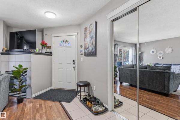 Kitchen - #11 2505 42 St Nw, Edmonton, AB T6L7G8 Photo 3