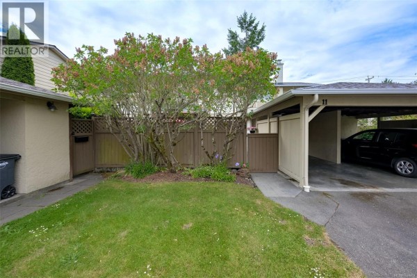 Bathroom - 11 3981 Nelthorpe St, Saanich, BC V8X3Z2 Photo 3
