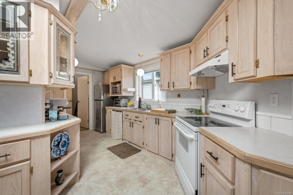 Kitchen - 11 4714 Muir Rd, Courtenay, BC V9N8Z4 Photo 4