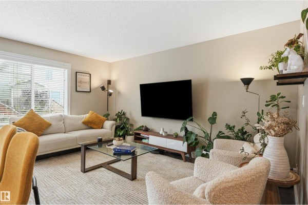 Kitchen - #11 5317 3 Av Sw, Edmonton, AB T6X0W7 Photo 3