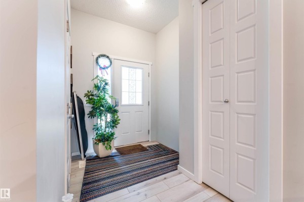 Kitchen - 6004 11 Rosenthal Wy Nw Nw, Edmonton, AB T5T7L1 Photo 3