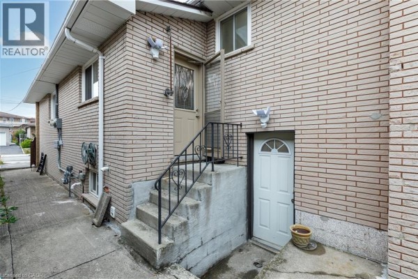 Kitchen/Dining room - 11 Algonquin Court Unit# Lower, Hamilton, ON L8T4T2 Photo 2