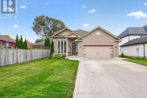 Kitchen - 11 Allison Court, Strathroy Caradoc, ON N7G4C2 Photo 2