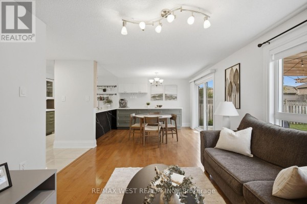 11 Ambler Bay, Barrie, ON L4M7A4 Photo 4