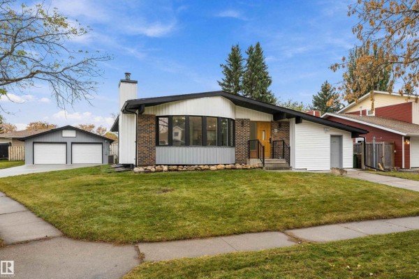 Kitchen - 11 Austin Cr, St  Albert, AB T8N3B4 Photo 3