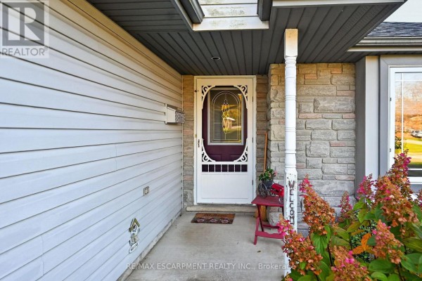 Family room - 11 Barton Street, Haldimand, ON N0A1E0 Photo 4
