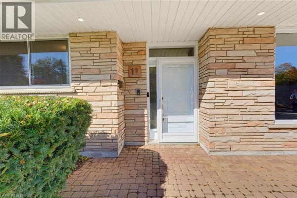 4pc Bathroom - 11 Belholme Avenue, Brantford, ON N3T1R9 Photo 5